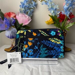 NWT Vera Bradley Midnight Blues Zip Around Wallet Wristlet Retired Floral